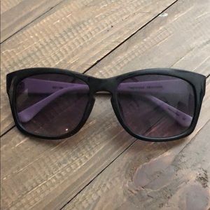 Kenneth Cole Reaction sunglasses, black and white